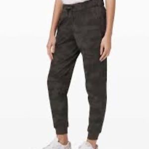NWOT Lululemon On the Fly Jogger